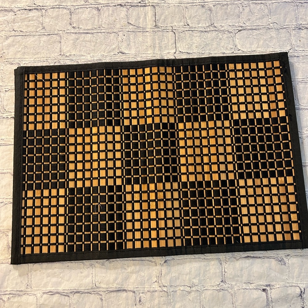 TEXTURED SQUARE PATTERN BAMBOO STYLE (2) TABLE MATS BLACK/TAN